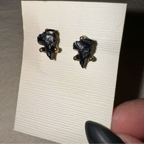 Raw Black Stone Stud Earrings with Minimalist Metal Accents - Picture 1 of 6